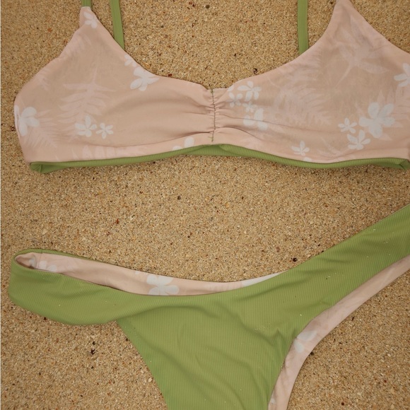 🧚‍♀️🌺 - Picture 1 of 1